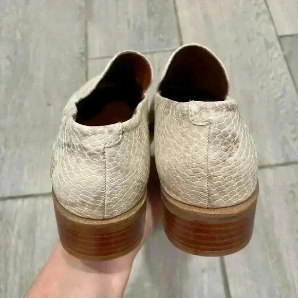 Franco Sarto Boccabling Light Beige Snakeskin Loafer Women’s Size 6.5 - Picture 4 of 7